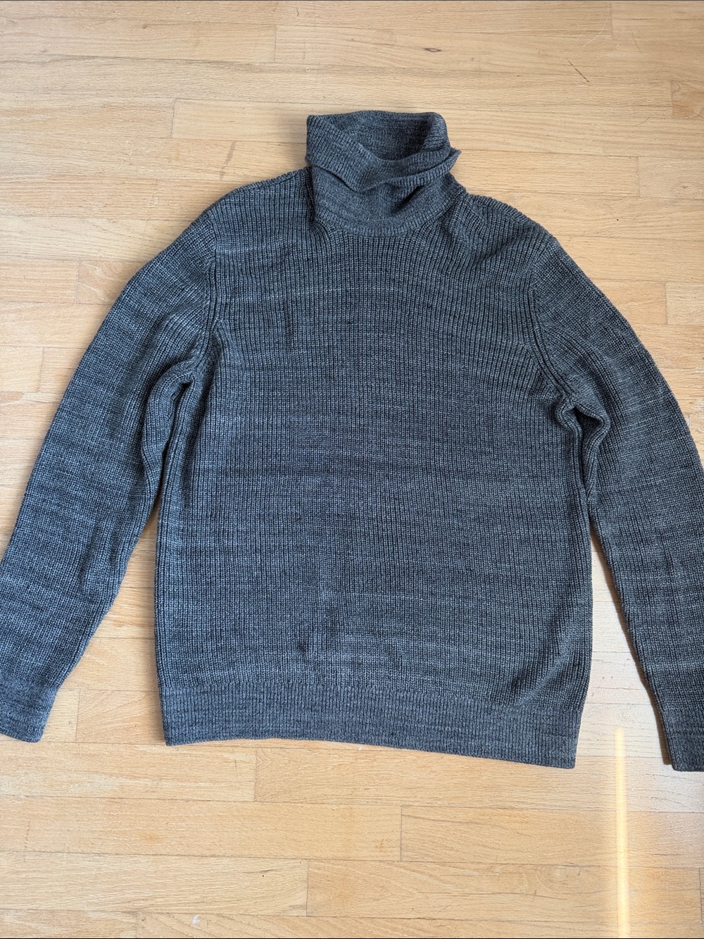 H&M Men's Dark Gray Ribbed Turtleneck Sweater